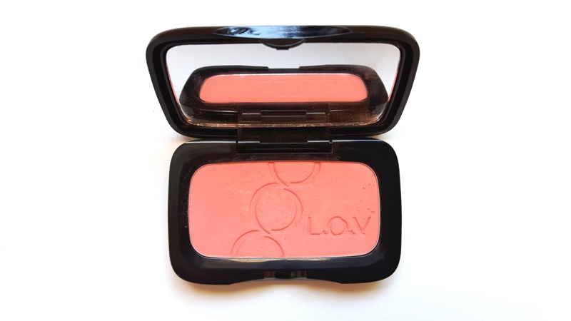 L.O.V. Blush box open