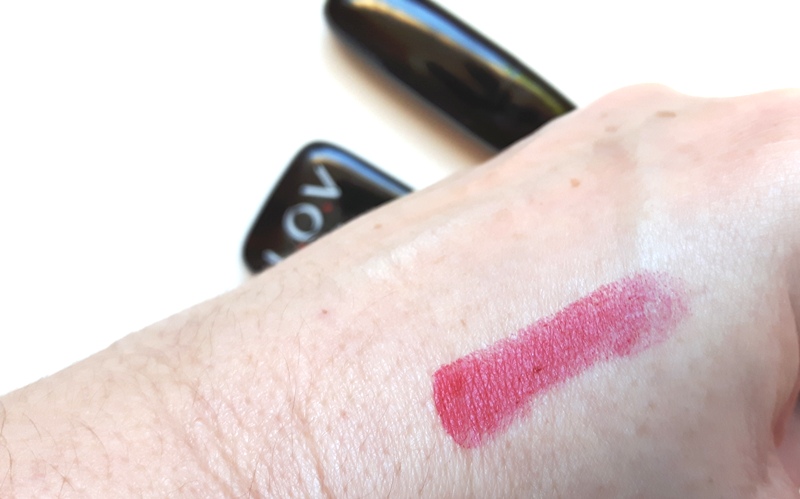 L.O.V. Swatch lippenstift 